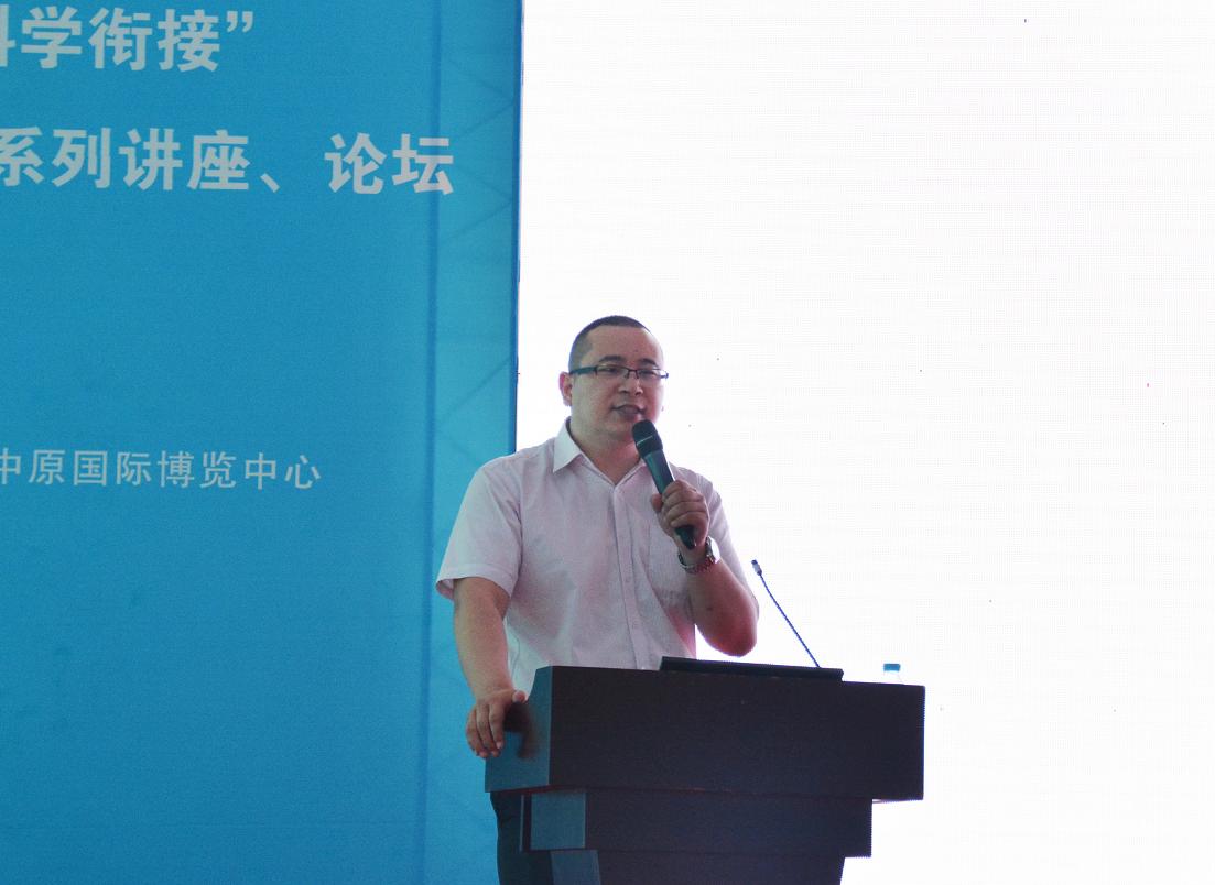 河南省电教馆信息技术服务中心副主任、现代教育技术研究院副院长 李卫东